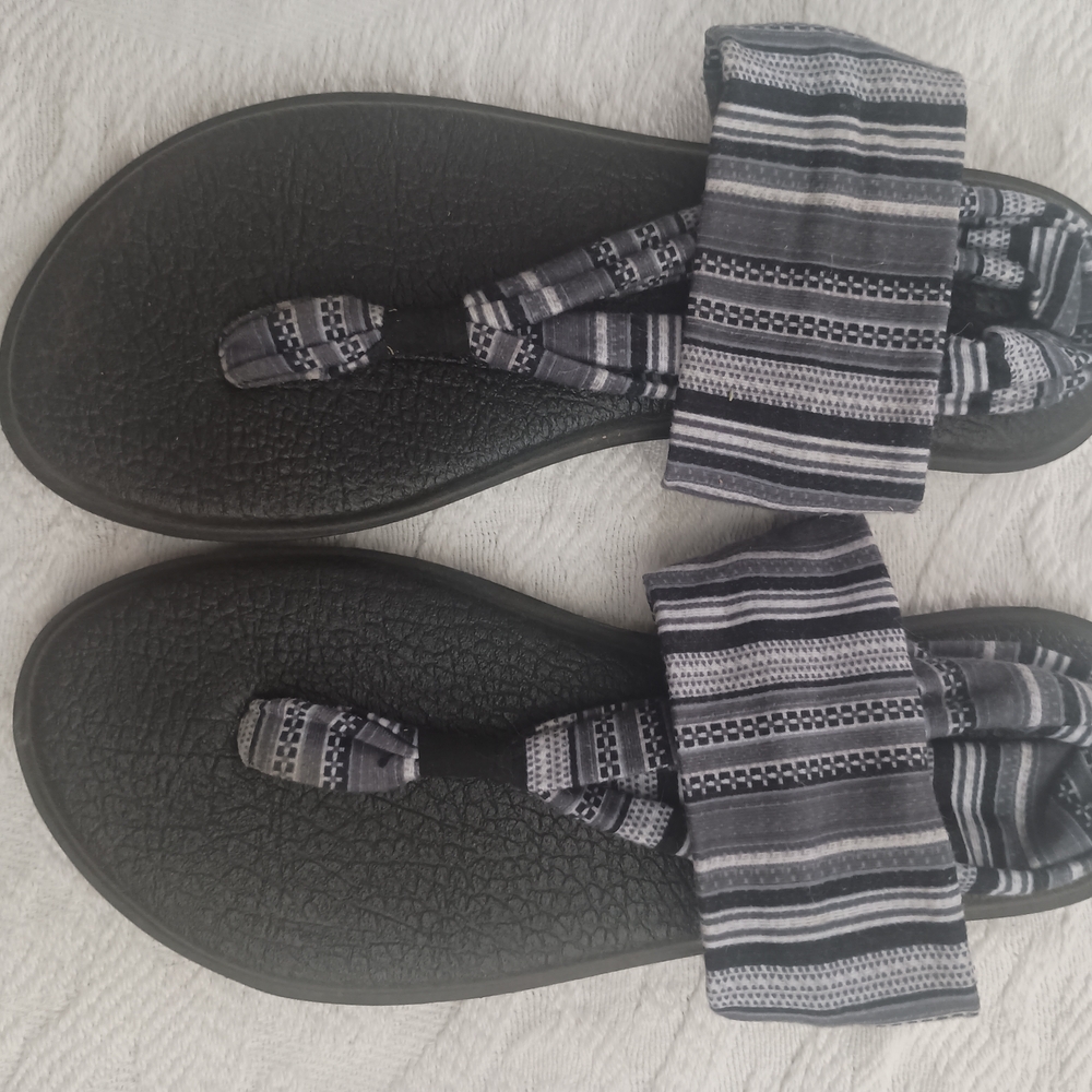 Sanuk Black and Gray Women's Sandals
